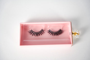'Angelic' strip lashes