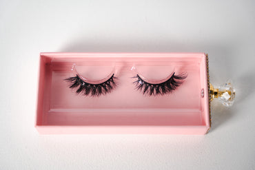 ‘Bratz’ strip lashes